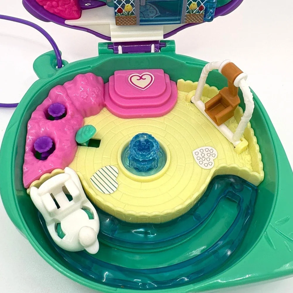 Polly Pocket Lil Ladybug Garden Compact Playset Mattel Purple Pink Green GKJ48